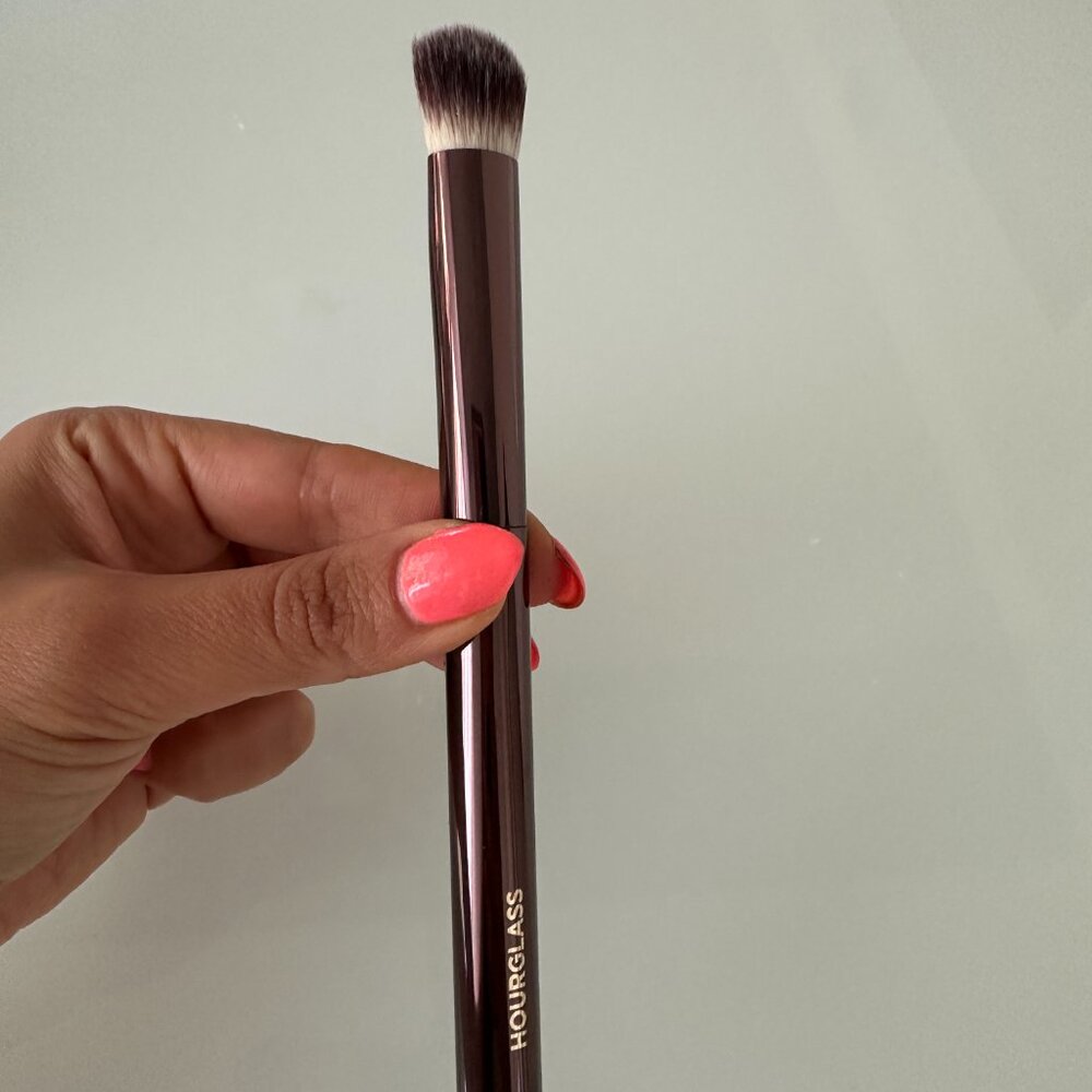 HOURGLASS Vanish Seamless Finish Concealer Brush NWT - Picture 4 of 9